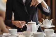 酒店服务员端茶礼仪详解，细节决定服务品质