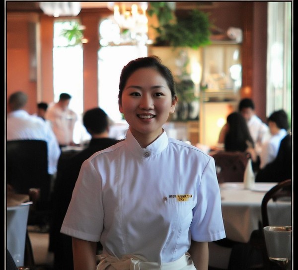 贵港市港北区大酒店餐饮服务员，平凡岗位上的温暖坚守与专业服务